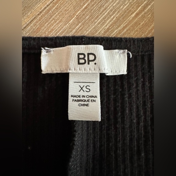 BP BLACK RIBBED SHORT SLEEVE V-NECK DRESS W/ TIE JUNIORS SZ XS - Picture 5 of 5